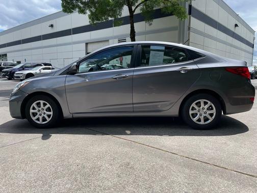 Triathlon Gray Metallic 2014 Hyundai Accent GLS
