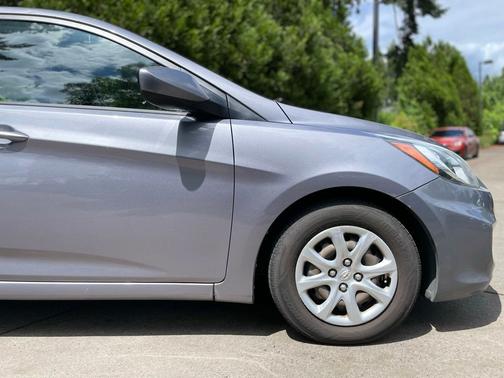 Triathlon Gray Metallic 2014 Hyundai Accent GLS