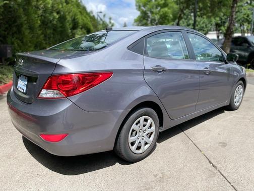 Triathlon Gray Metallic 2014 Hyundai Accent GLS