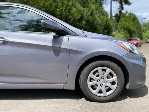 Triathlon Gray Metallic 2014 Hyundai Accent GLS