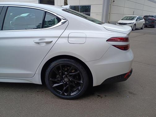 2022 Genesis G70 2.0T