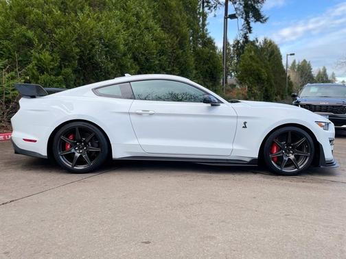 2022 Ford Shelby GT500 Base