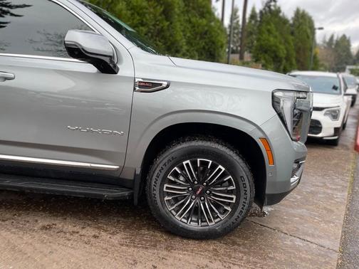 2025 GMC Yukon Elevation