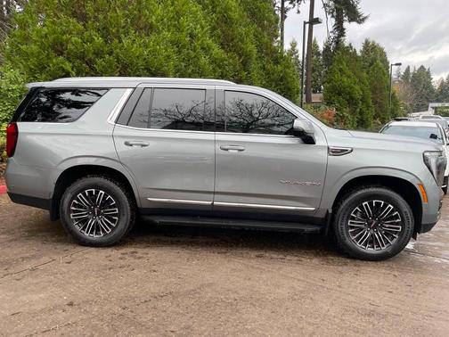 2025 GMC Yukon Elevation