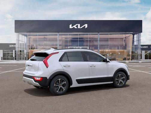 Snow White Pearl 2026 Kia Niro EX