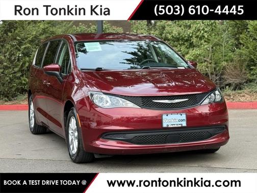 2023 Chrysler Voyager LX