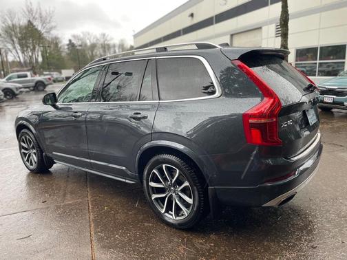 2017 Volvo XC90 T6 Momentum