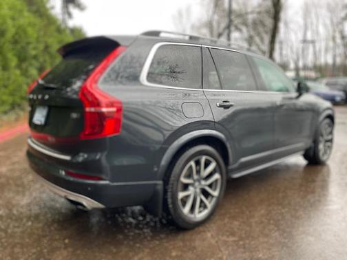 2017 Volvo XC90 T6 Momentum