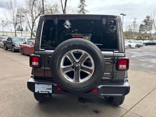 Granite Crystal Clearcoat Metallic 2021 Jeep Wrangler Unlimited Sahara