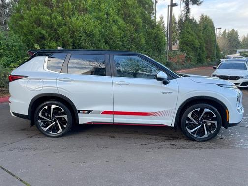 2024 Mitsubishi Outlander PHEV SE