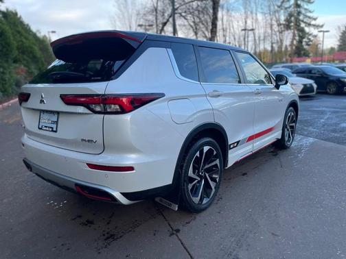 2024 Mitsubishi Outlander PHEV SE