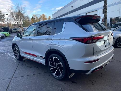 2024 Mitsubishi Outlander PHEV SE