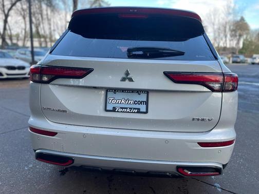 2024 Mitsubishi Outlander PHEV SE