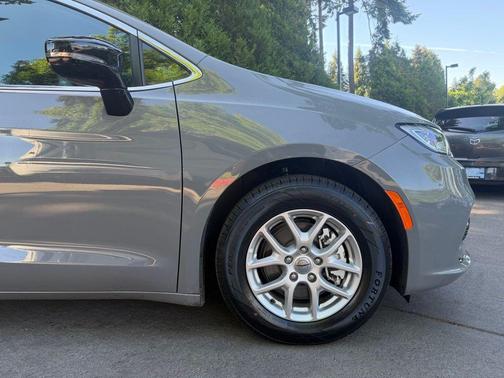 Ceramic Gray Clearcoat 2025 Chrysler Pacifica Select