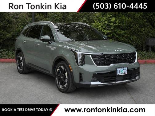 Green 2025 Kia Sorento Hybrid SX Prestige