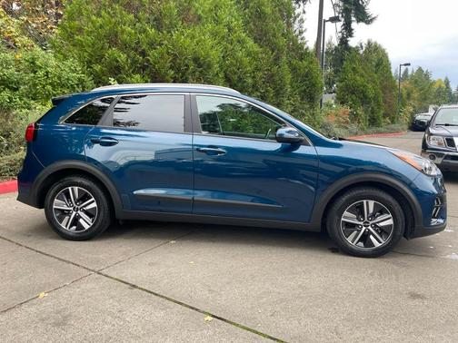 2022 Kia Niro LXS