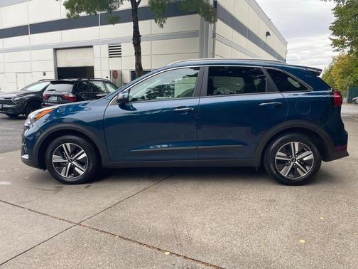 2022 Kia Niro LXS