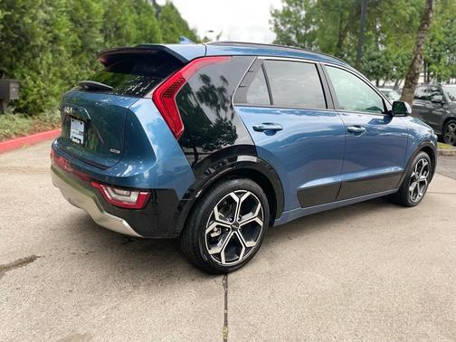 Mineral Blue 2024 Kia Niro Plug-In Hybrid SX