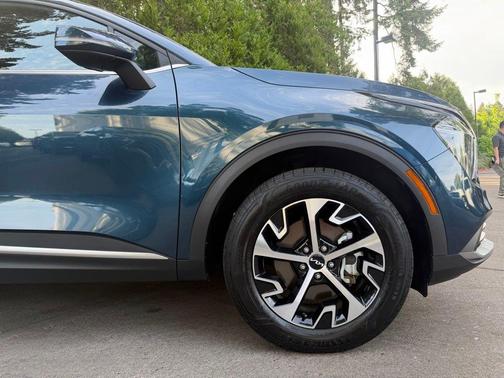 Blue 2023 Kia Sportage Hybrid EX