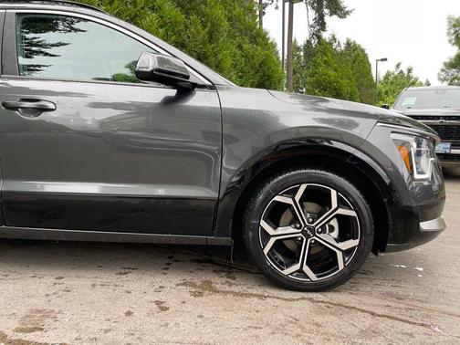 Graphite Gray 2023 Kia Niro EX Touring