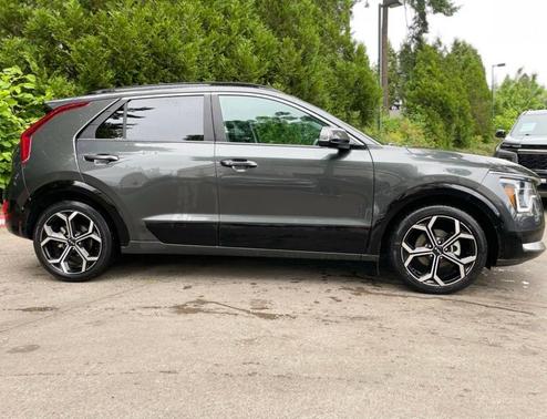Graphite Gray 2023 Kia Niro EX Touring