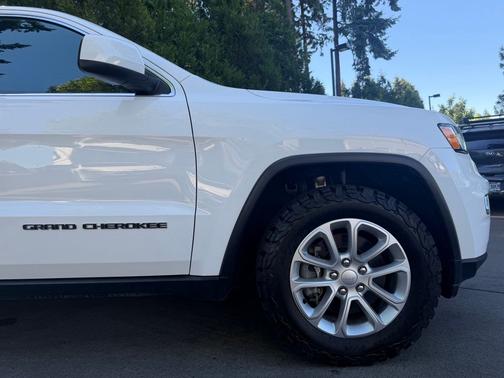 Bright White Clearcoat 2021 Jeep Grand Cherokee Laredo X