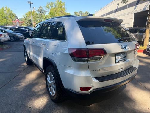 Bright White Clearcoat 2021 Jeep Grand Cherokee Laredo X