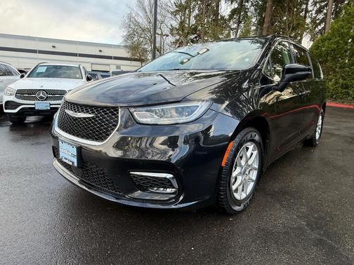 2023 Chrysler Pacifica Touring-L