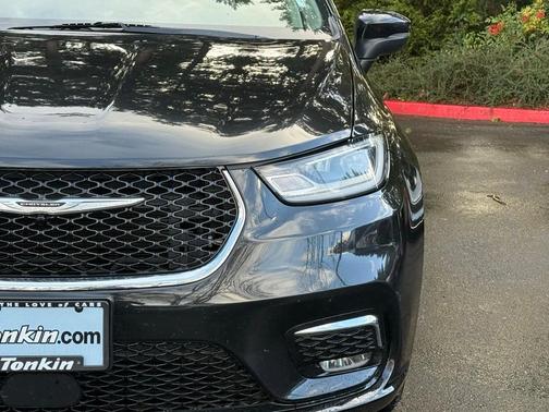 2023 Chrysler Pacifica Touring-L