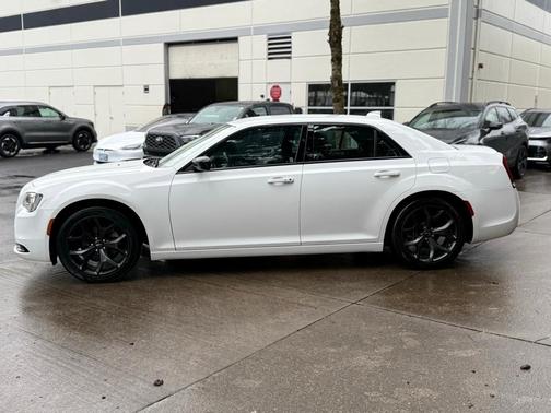 2022 Chrysler 300 Touring