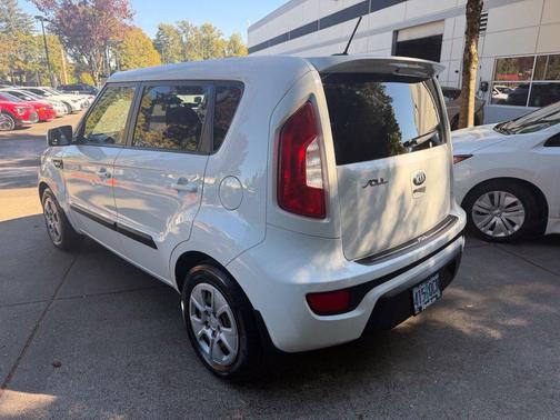 Clear White 2013 Kia Soul Base