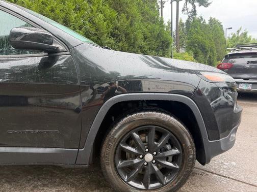Brilliant Black Crystal Pearlcoat 2014 Jeep Cherokee Latitude