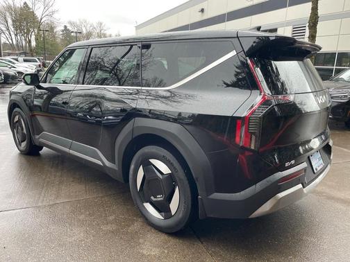 2024 Kia EV9 Light Long Range