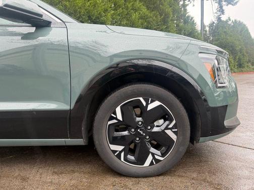 Green 2024 Kia Niro EV Wind