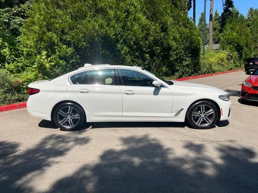 2022 BMW 530 i