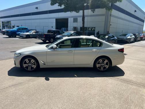 2022 BMW 530 i