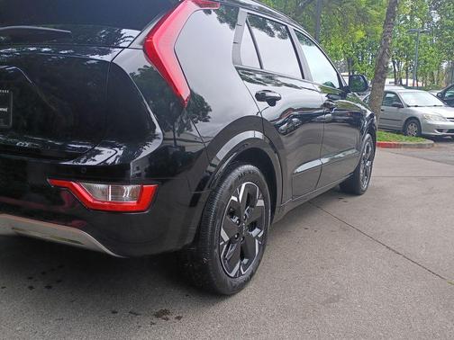 Aurora Black 2024 Kia Niro EV Wind