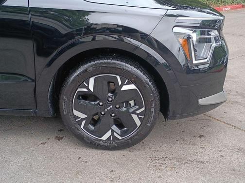 Aurora Black 2024 Kia Niro EV Wind