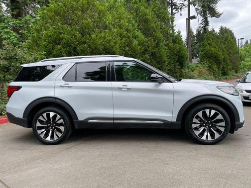 White Metallic 2025 Ford Explorer Platinum