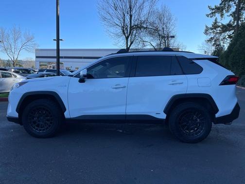 2020 Toyota RAV4 Hybrid XLE