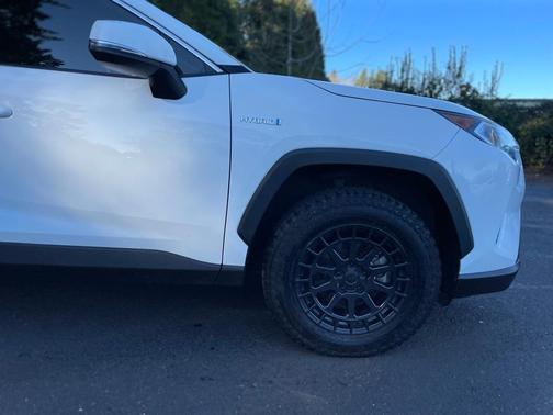 2020 Toyota RAV4 Hybrid XLE