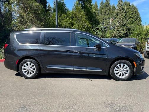 2019 Chrysler Pacifica Touring-L