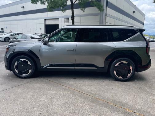2024 Kia EV9 Land