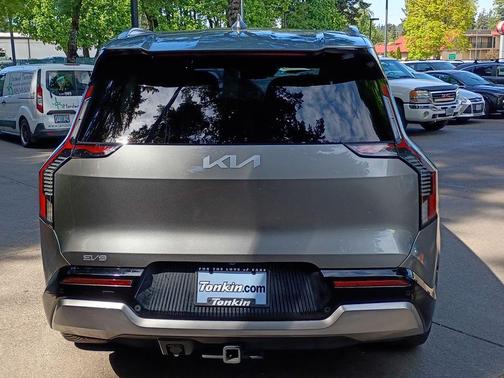 Pebble Gray 2024 Kia EV9 Land