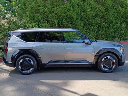 Pebble Gray 2024 Kia EV9 Land