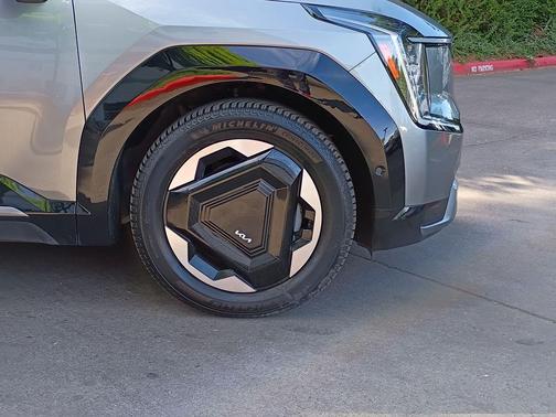 Pebble Gray 2024 Kia EV9 Land