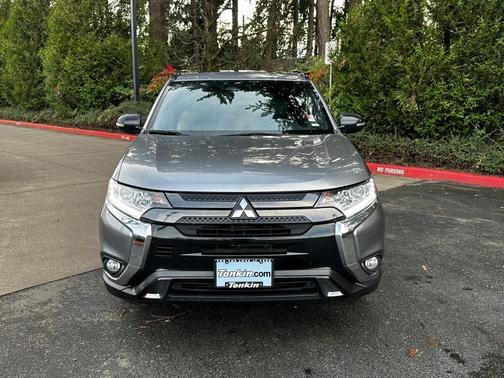 Photo 5 of 22 of 2020 Mitsubishi Outlander LE