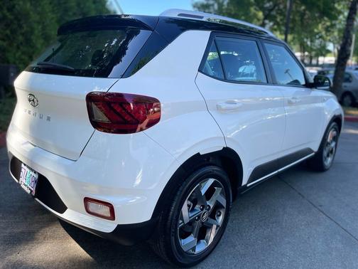 Lunar White 2024 Hyundai VENUE Limited