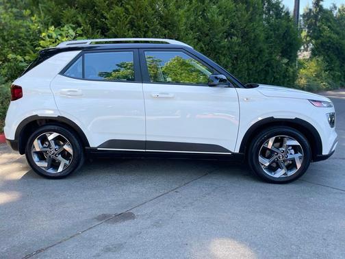 Lunar White 2024 Hyundai VENUE Limited