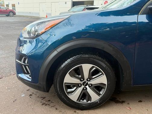 2022 Kia Niro LX